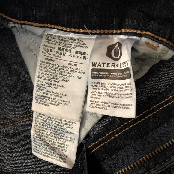 Women’s Levi Strauss Dark Wash Denim Jeans - Picture 4 of 5